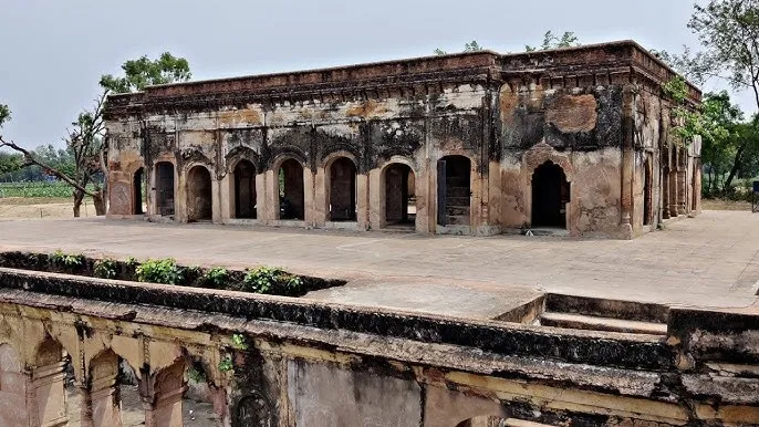 Wazirganj ki baradari Gonda