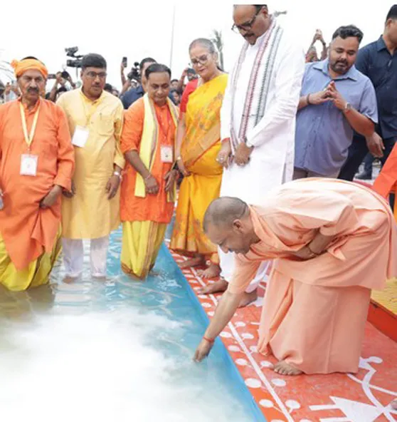 CM Yogi Chhath Pooja me Shamil hue - 2