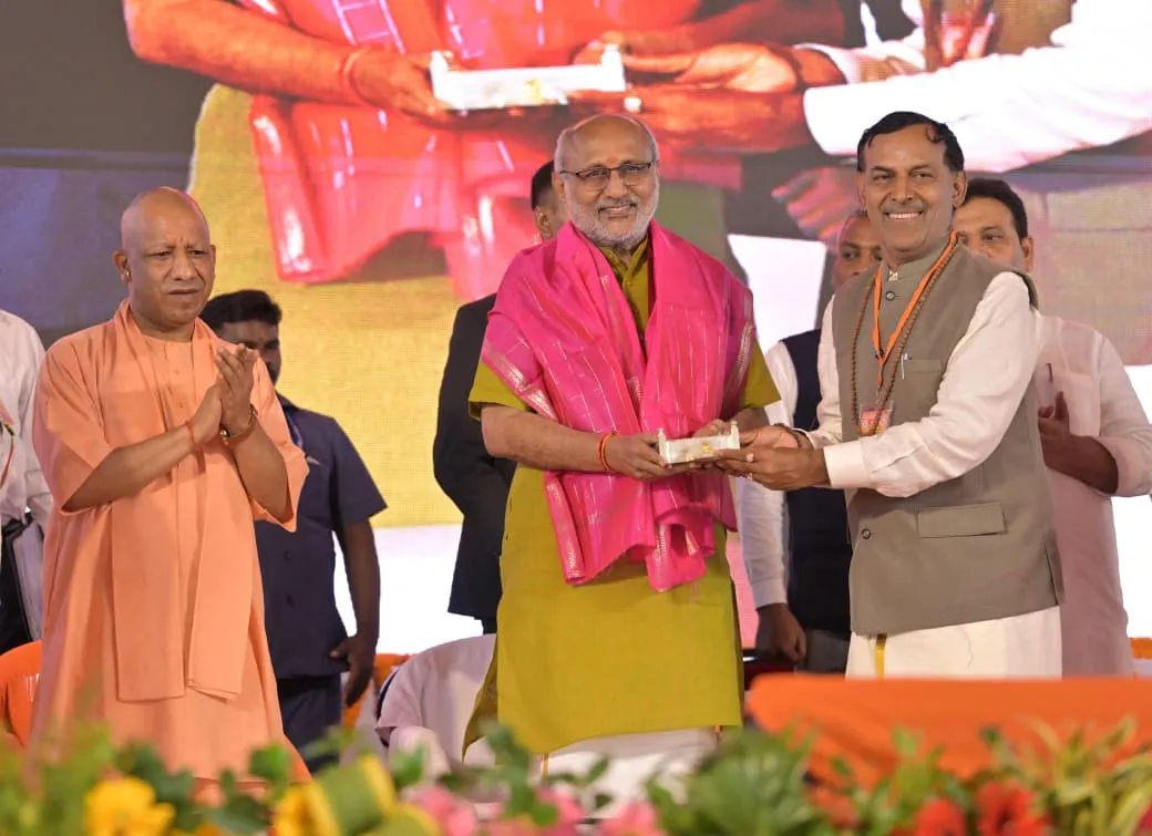 UP Desh ke uprashrapati Kashi Dham pahunche - 3