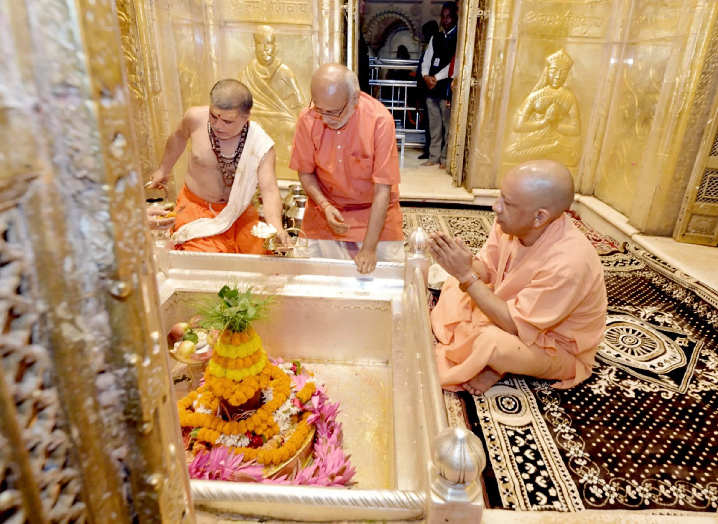 UP Desh ke uprashrapati Kashi Dham pahunche - 5