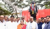 मुख्यमंत्री ने मैसूरु में डी. देवराज उर्स की प्रतिमा का किया अनावरण