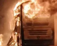 बस में आग लगने से 20 की जलकर मौत