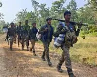 शीर्ष नक्सली ने 60 साथियों के साथ किया सरेंडर