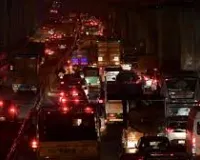 छुट्टियों के कारण बेंगलूरु से अपने गृहनगर जा रहे लोगों के कारण रही भारी ट्रैफिक जाम