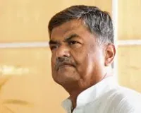 लाठी पकड़ने से सिर्फ डर पैदा होता है, उम्मीद नहीं: हरिप्रसाद