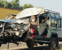 क्रूजर के पेड़ से टकराने से दो लोगों की मौत