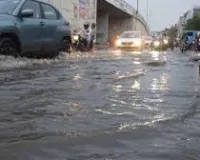 हल्की बारिश के बाद हैदराबाद में बढ़ी ठंड, सड़कों पर फिसलन और ट्रैफिक बाधित