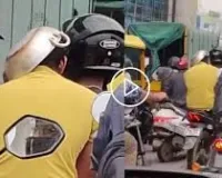 बेंगलूरु के बाइकर ने हेलमेट की जगह फ्राइंग पैन पहना