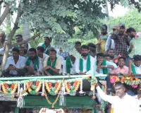 गन्ना किसानों का संघर्ष तेज, राजमार्ग जाम, विजयेंद्र ने रात भर दिया धरना