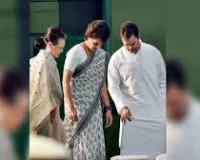 कांग्रेस में बढ़ता बिखराव: नेतृत्व संकट और अंदरूनी कलह ने बढ़ाई पार्टी की परेशानियाँ