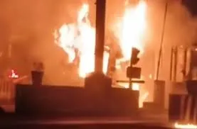 टोल प्लाजा में आग लगने से दो कलेक्शन बॉक्स जलकर खाक