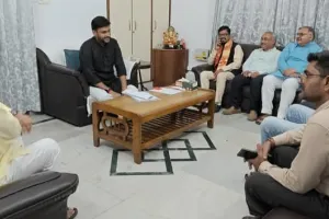 वरिष्ठ भाजपा नेता नीरज सिंह ने प्रबुद्धजनों व कार्यकर्ताओं से की मुलाकात, सुनी समस्याएं