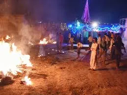 दीपों से रोशन हुआ उत्तर प्रदेश,हर चेहरे पर खुशी और उल्लास