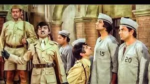 हम अंग्रेजो के जमाने के जेलर हैं