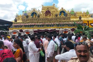 बड़ी संख्या में श्रद्धालु देवी के दर्शन के लिए उमड़े