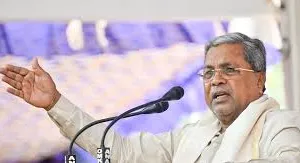 सीएम ने लोगों को सरकारी दफ्तरों में जाने के लिए मजबूर करने वाले अधिकारियों पर निशाना साधा