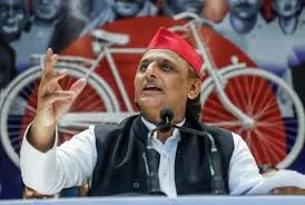 बिहार का हश्र देखकर घबराए अखिलेश! 