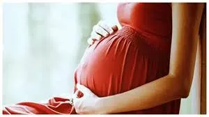 आदिवासी समाज की गर्भवती महिला ने कांवर में जन्मा बच्चा