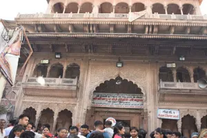 बांके बिहारी मंदिर का खजाना जानने में सबकी है रुचि