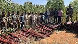 कर्नाटक में लाल चंदन तस्करी का भंडाफोड़