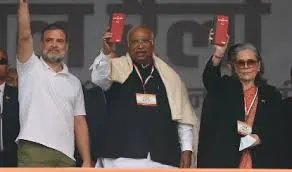 रामलीला मैदान से राहुल गांधी की हुंकार, BJP और चुनाव आयोग को दी चेतावनी