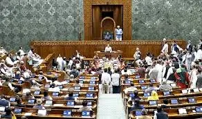 SIR पर विपक्ष का जोरदार हंगामा, उच्च सदन में नए सभापति का भव्य स्वागत