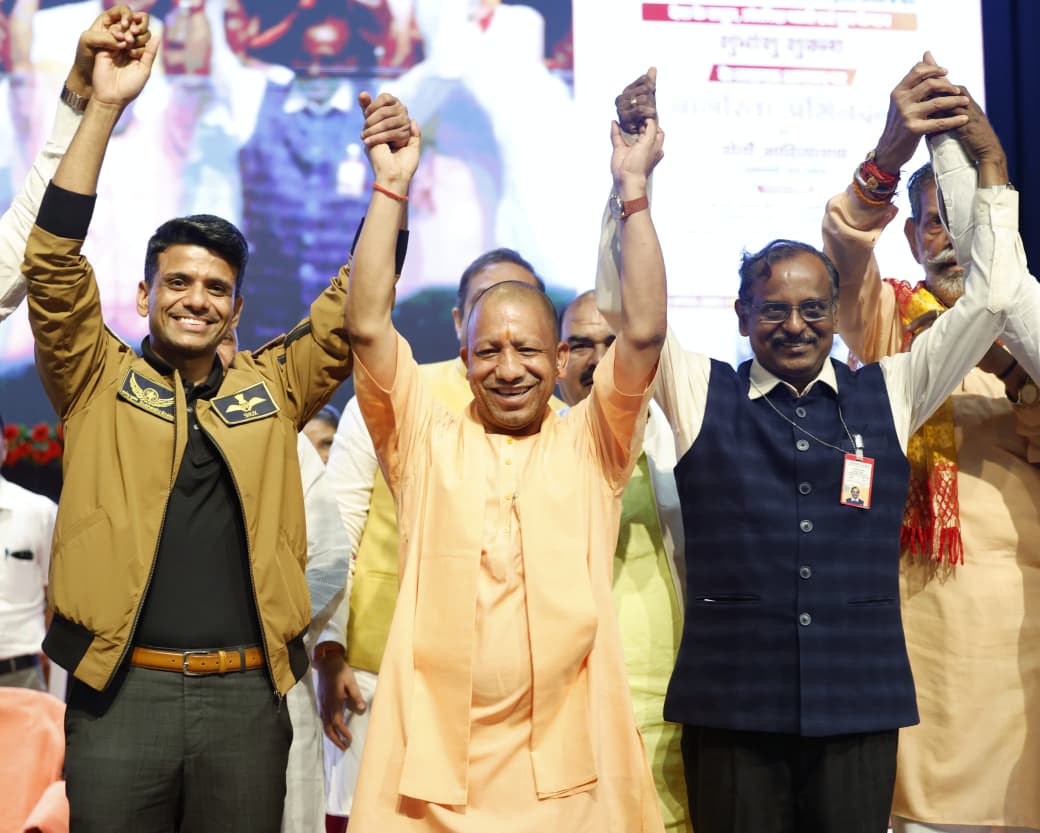 UP page Lead- CM Yogi with Shubhanshu Shukla - 3